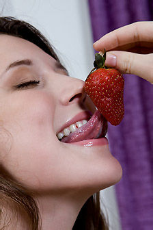 Sexy Nude Girl Likes Strawberry