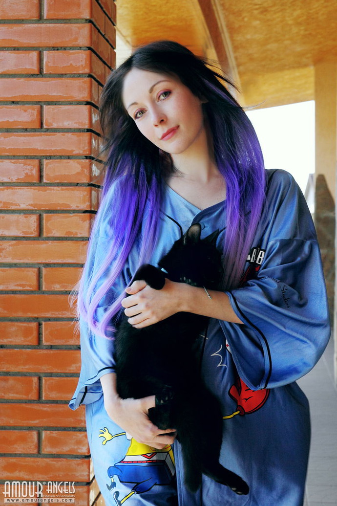 Emo girl shows everything 00