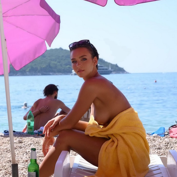 Gorgeous Rachel Cook 09