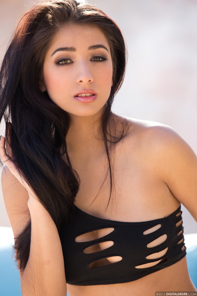 Megan Salinas Skimpy Top 01