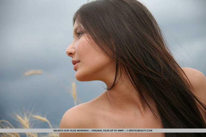 Sexy Natural Beauty Posing Naked Outdoors 04