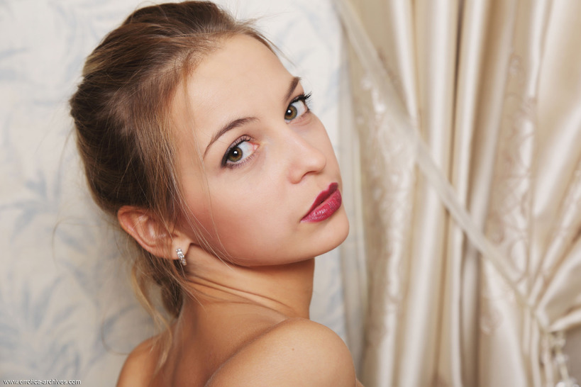 Naked Russian Chick Leonie 12