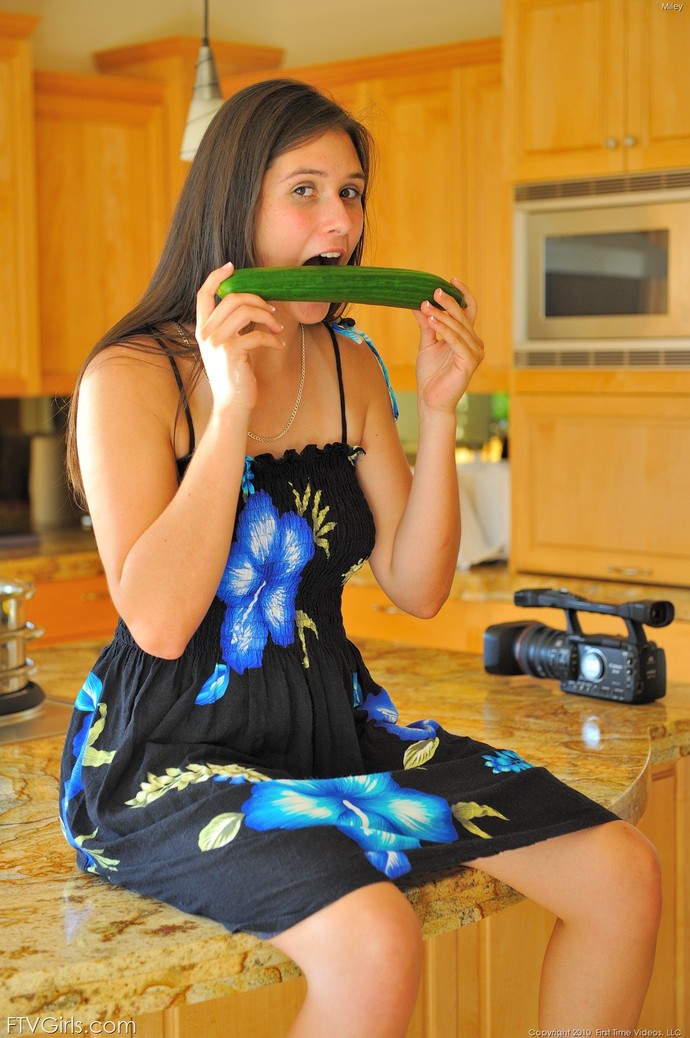 Miley Fisting Herself 06