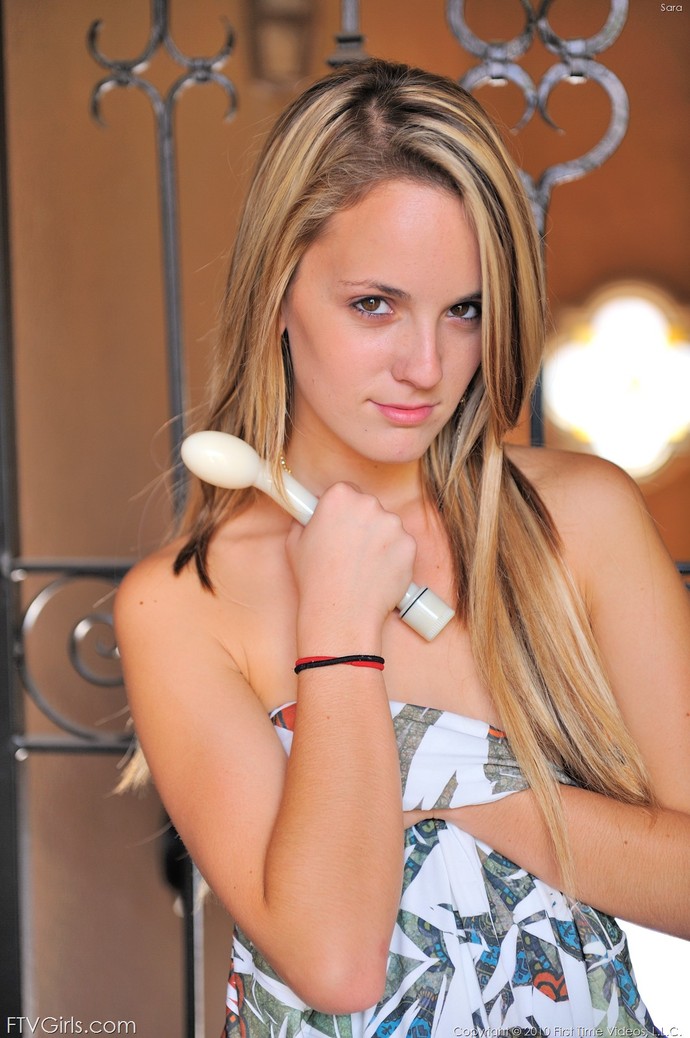Sara White Dildo 05