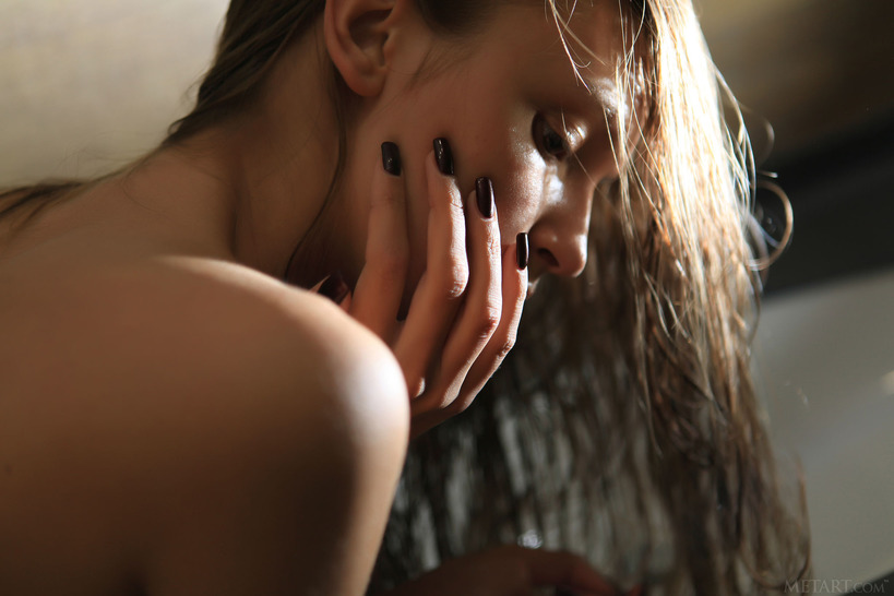 Beautiful Brunette Elin 18