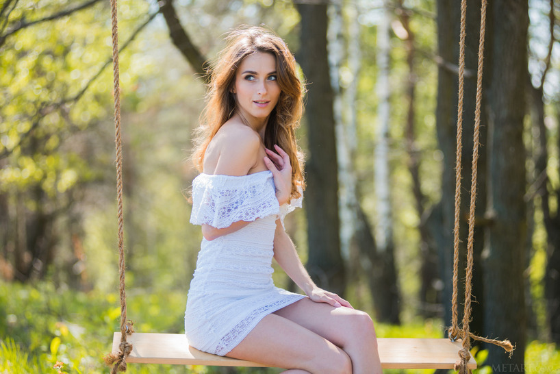 Stunning Ukrainian brunette Cara Mell 00
