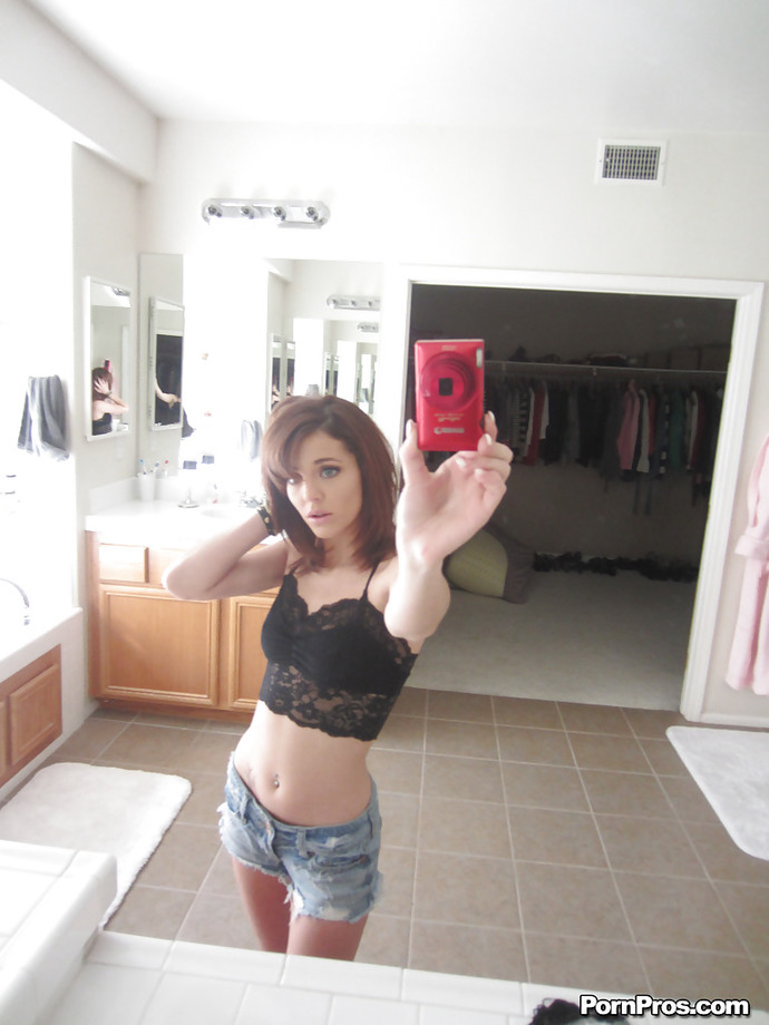 Kiera Taking Selfies  02