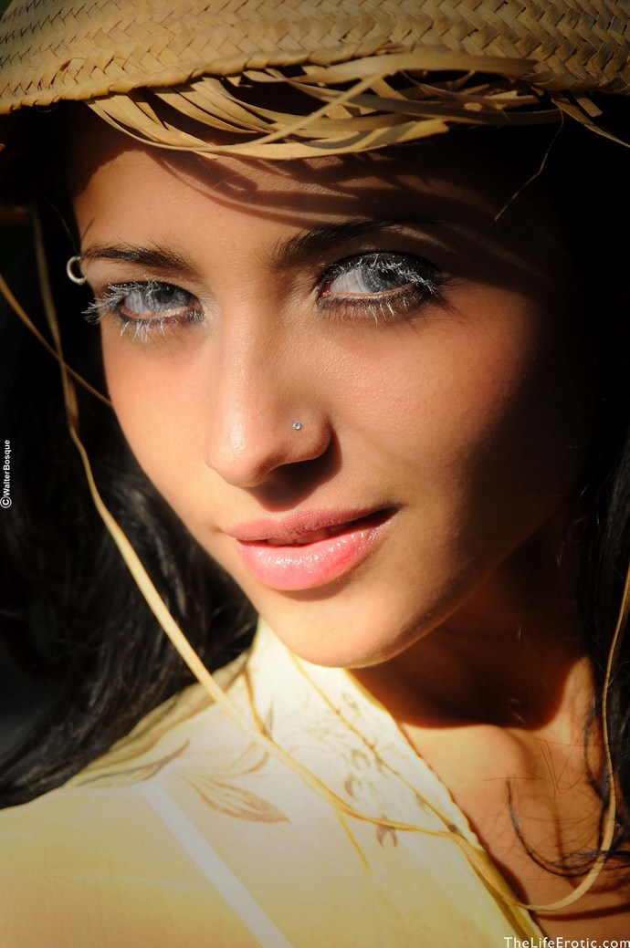 Hot Beauty Babe Charo Tangerine 01
