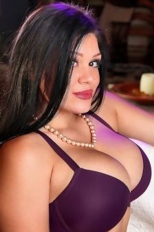 Busty Satinee Capona