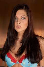 Evelyn Lory Gorgeous Babe Gets Nude