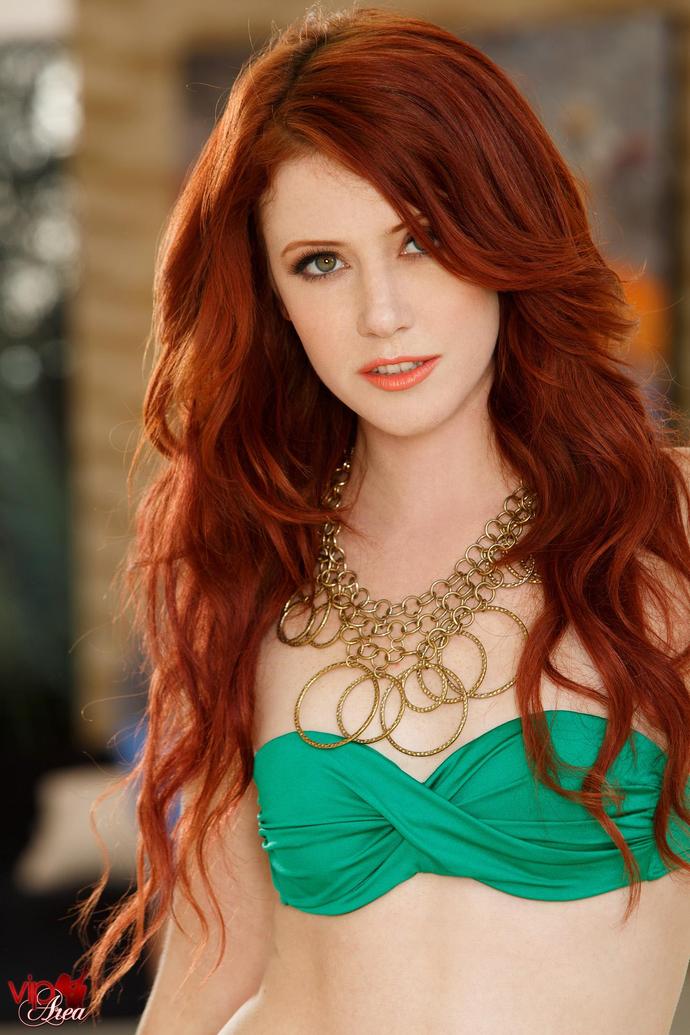 Sexy Skinny Redhead Elle Alexandra 00
